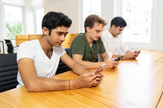 How Bulk SMS Gateway Services Simplify Global Communication